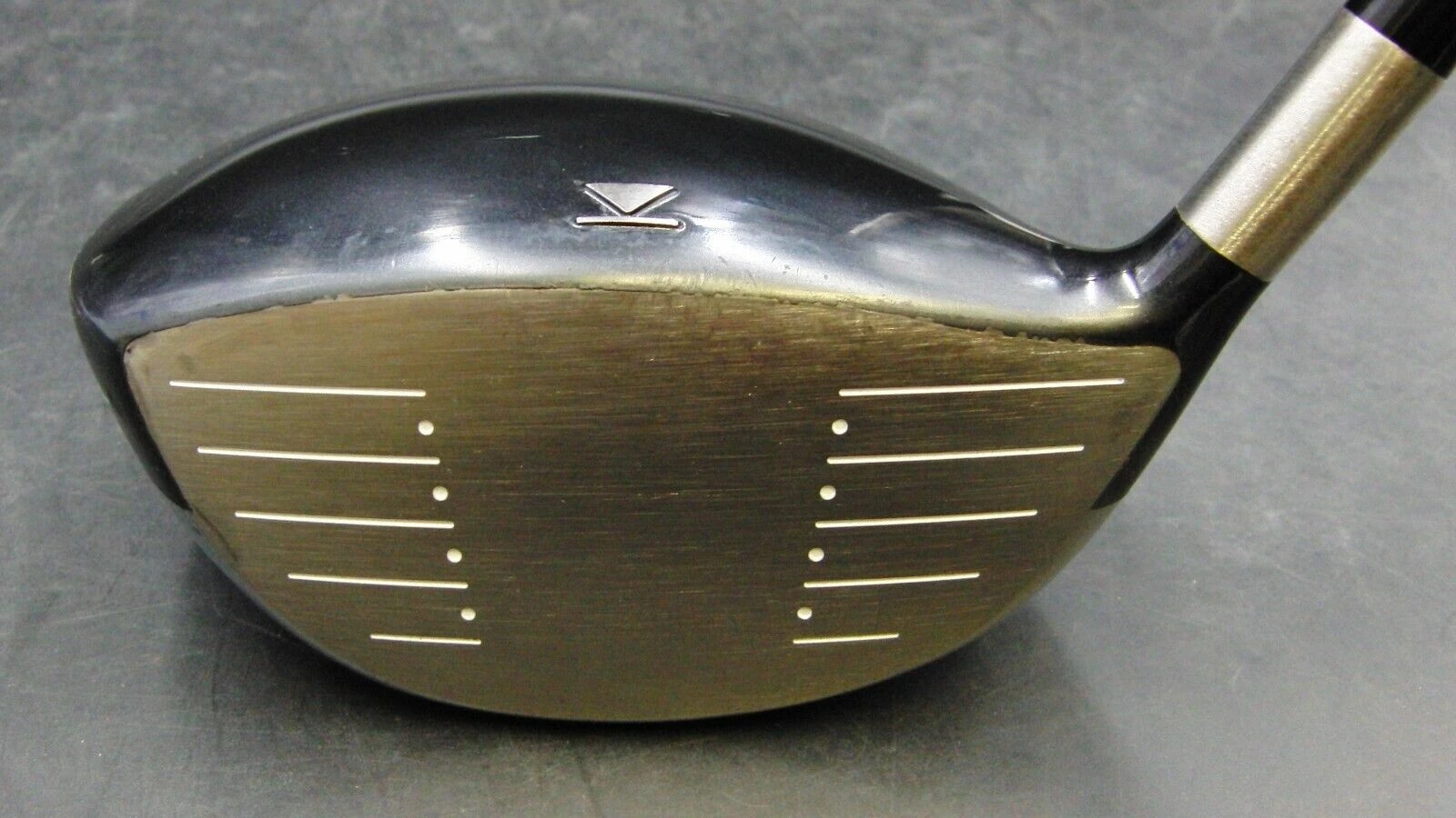 Titleist 909D2 9.5° Driver Stiff Graphite Shaft Iomic Grip - Image 2